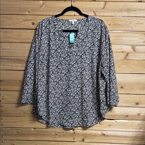 Women's Black and White Patterned Top